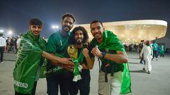 Aficionados saudíes en Lusail en el partido de Qatar 2022 entre Arabia Saudita y México.