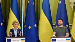 Ukrainian President Volodymyr Zelensky (R) and European Commission President Ursula von der Leyen make statements following their talks in Kyiv on June 11, 2022. - EU chief Ursula von der Leyen visited Ukraine on June 11, 2022 to discuss the country's hopes of joining the bloc, as President Volodymyr Zelensky warned the world not to look away from the conflict devastating his country. (Photo by Sergei SUPINSKY / AFP) (Photo by SERGEI SUPINSKY/AFP via Getty Images)