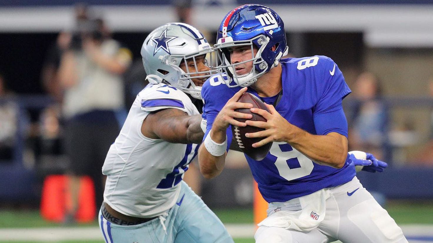 Giants' QB Daniel Jones, who was limited in practice this week due to a  sprained ankle, is off the injury report and is expected to start…