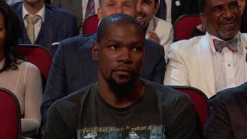 Very awkward moment at the ESPYs as Manning makes Durant joke