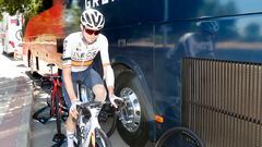 El ciclista español del Ineos Grenadiers Carlos Rodríguez hace rodillo antes d euna etapa en la Vuelta a España.