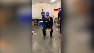 El baile viral de Maradona tras la primera victoria de su equipo
