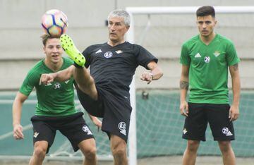 Real Betis Balompié train with new coach Quique Setién