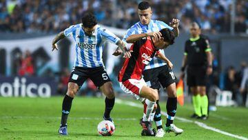 AVELLANEDA, ARGENTINA - APRIL 24: Justo Giani of Newell´s Old Boys fights for the ball with Eugenio Mena and Leonel Miranda of Racing Club during a match between Racing Club and Newell's Old Boys as part of Copa de la Liga 2022 at Presidente Peron Stadium on April 24, 2022 in Avellaneda, Argentina. (Photo by Rodrigo Valle/Getty Images)