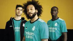 Asensio, Marcelo y Mendy, de izquierda a derecha, posando con la nueva camiseta de color verde esmeralda.