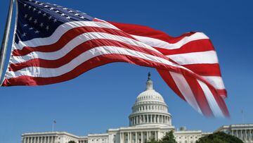S&iacute;mbolos Nacionales de los EE.UU.: Bandera y Capitolio en Washington DC.
