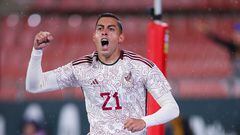 Rogelio Funes Mori festeja un gol con la Selección Mexicana en el partido amistoso contra Irak previo a la Copa del Mundo de Qatar.