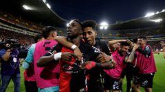 Atlas Julian Qui�ones (L) celebrates after scoring his team's first goal during the Mexican Clausura tournament quarter-final first leg football match between Atlas and Guadalajara at the Jalisco stadium in Guadalajara, Jalisco state, Mexico, May 11, 2023. (Photo by ULISES RUIZ / AFP)