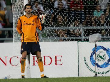 El portero del Espanyol, Diego López, pasó por las categorías inferiores del Real Madrid. En 2000 jugó en el Real Madrid C, se fue cedido al Alcorcón y regresó para integrar la plantilla del Madrid B en 2003. En 2005 dio el salto al primer equipo hasta 2007, que se marchó al Villarreal. En el equipo amarillo despuntó y llegó a la Selección de la mano de Del Bosque: debutó el 12 de agosto de 2009 en un amistoso ante Macedonia (2-3), sustituyendo a Reina en el 65'. Después de pasar por el Sevilla, regresaría al Madrid de la mano de Mourinho. Estuvo un año en el equipo blanco para después marcharse al Milán.

