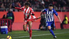 GIRONA, SPAIN - JANUARY 12:  Anthony Lozano of Girona is challenged by Ruben Duarte of Deportivo Alaves during the La Liga match between Girona FC and Deportivo Alaves at Montilivi Stadium on January 12, 2019 in Girona, Spain.  (Photo by David Ramos/Getty