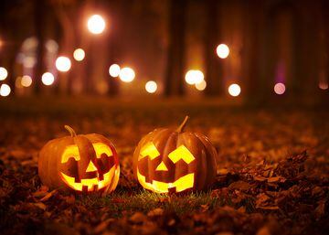 Fobia a la noche de Halloween y a las celebraciones o fiestas que se celebran en su honor. El miedo es sobre todo a la decoración y puede tener relación con la aracnofobia.