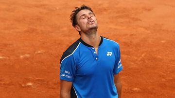 Wawrinka out in Paris as knee trouble continues
