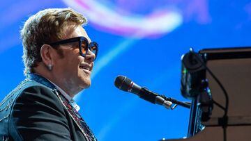 Elton John en el escenario del Lucca Summer Festival. Luca, Italia. 2019