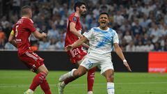 Marseille's Chilean forward Alexis Sanchez (R) reacts, flanked by Brest's French defender Brendan Chardonnet (L) and Brest's French midfielder Pierre Lees-Melou (C) during the French L1 football match between Olympique Marseille (OM) and Stade Brestois 29 (Brest) at Stade Velodrome in Marseille, southern France on May 27, 2023. (Photo by Nicolas TUCAT / AFP)
