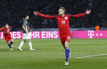 Football Soccer - Germany v England - International Friendly - Olympiastadion, Berlin, Germany - 26/3/16
Jamie Vardy celebrates after scoring the second goal for England
Action Images via Reuters / Carl Recine
Livepic
EDITORIAL USE ONLY.