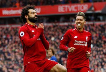 Liverpool players Mohamed Salah and Roberto Firmino.