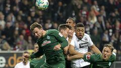 AB01. Frankfurt Am Main (Germany), 03/11/2017.- Bremen&#039;s Philipp Bargfrede (L) in action during the German Bundesliga soccer match between Eintracht Frankfurt and Werder Bremen, in Frankfurt am Main, Germany, 03 November 2017. (Alemania) EFE/EPA/ARMANDO BABANI EMBARGO CONDITIONS - ATTENTION: Due to the accreditation guidlines, the DFL only permits the publication and utilisation of up to 15 pictures per match on the internet and in online media during the match.
