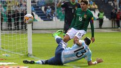 Argentina&#039;s Ramiro Funes Mori vies for the ball with Bolivia&#039;s defender Ronald Raldes during their 2018 FIFA World Cup qualifier