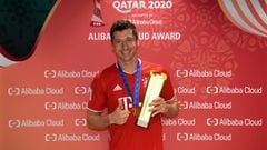 DOHA, QATAR - FEBRUARY 11: Robert Lewandowski of FC Bayern Muenchen poses after being named Player of the Match during the FIFA Club World Cup Qatar 2020 Final between FC Bayern Muenchen and Tigres UANL at the Education City Stadium on February 11, 2021 i