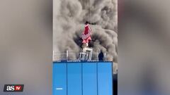 The dramatic moment a man was rescued from the roof of a burning building in Reading, England was captured on camera. The hero used a makeshift winch.