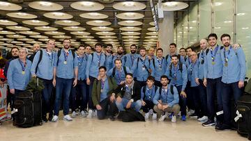 La Selección española de balonmano llega al Aeropuerto de Barajas tras haber conseguido el bronce en el Mundial de Balonmano de Polonia y Suecia.