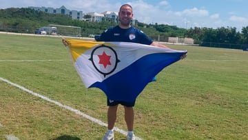 Pedro Rodríguez, antes de un partido de la selección de Bonaire