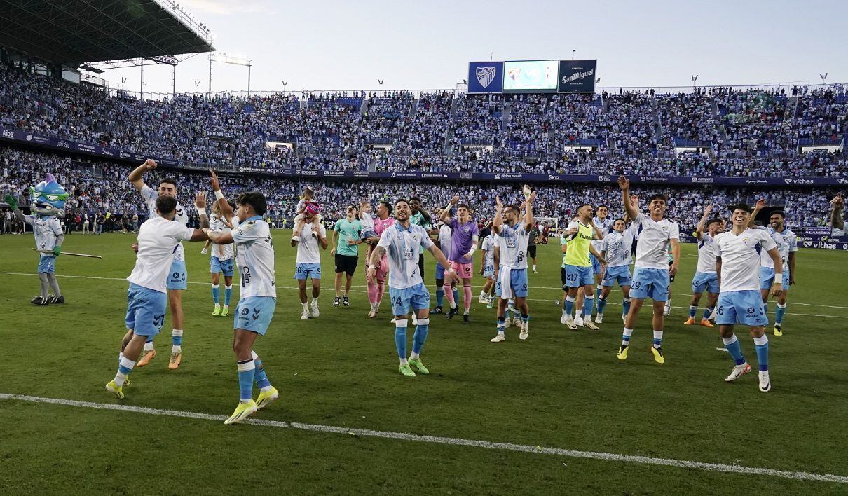 La magia de Roberto pone al Málaga en la final por el ascenso