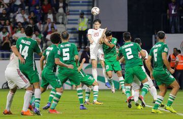 Soccer Football - AFC Asian Cup - Iran v Iraq - Group D - Al-Maktoum Stadium, Dubai, United Arab Emirates - January 16, 2019 Iran's Sardar Azmoun in action with Iraq's Alaa Abbas