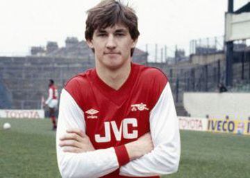 Tony Adams | Arsenal: Toda una vida en Arsenal, desde 1983 al 2002 en los 'gunners'. Ganó 10 títulos en tres décadas distintas.