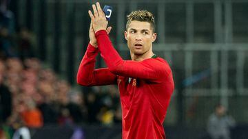 ZURICH, SWITZERLAND - MARCH 23: #7 Cristiano Ronaldo of Portugal salutes to the crowd after the International Friendly between Portugal and Egypt at the Letzigrund Stadium on March 23, 2018 in Zurich, Switzerland. (Photo by Robert Hradil/Getty Images)
 PU