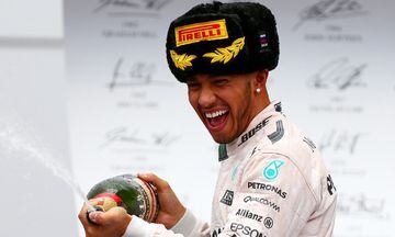 Hamilton ganó 10 carreras de Fórmula 1 en 2016, pero fue incapaz de levantar el título mundial. A pesar de ello, entra dentro de los diez atletas mejores pagados del mundo con $46 millones de dólares entre su salario y las ganancias de patrocinios.