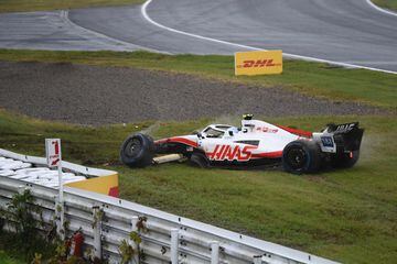 El piloto alemán de Haas terminó la Práctica estrellando el monoplaza contra la barrera. Tras conducir al pit lane terminó por derrapar y se estrelló contra la barrera de protección.