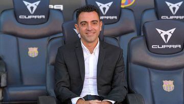 Newly-appointed FC Barcelona&#039;s Spanish coach Xavi Hernandez poses for pictures  during his presentation ceremony at the Camp Nou stadium in Barcelona on November 8, 2021. (Photo by LLUIS GENE / AFP)