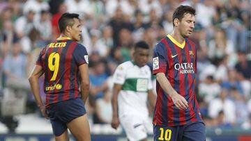 Alexis y Messi, contrariados, en un partido del Barcelona contra el Elche.