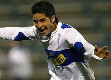 Alcanzó a jugar un partido por la UC en el 2005 y partió a River Plate. Ahí jugó 21 partidos, luego tuvo pasos por Israel, México y Perú, antes de volver otra vez a Católica años más tarde. Actualmente se coronó campeón con la UC del Torneo Nacional 2018 y se espera que siga ligado al club en las divisiones menores.
