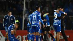 Argentina&#039;s Godoy Cruz players celebrate qualifying for the next round in their Copa Libertadores 2017 football match against Paraguay&#039;s Libertad at Malvinas Argentinas stadium in Mendoza, Argentina, on May 4, 2017. / AFP PHOTO / Andres Larrovere