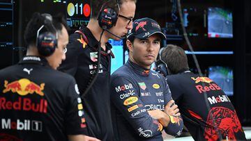 Checo Pérez sufre en el regreso del GP de Singapur