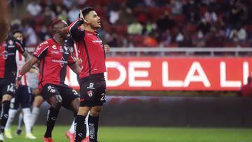 Aldo Rocha festeja el gol a lo Panenka contra las Chivas
