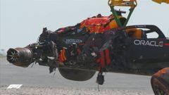 El coche de Verstappen destrozado tras el impacto en Copse.