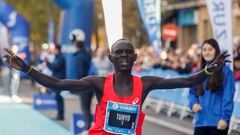 El corredor keniano Benson Tunyo Murkomen, vencedor de la Zurich Maratón de San Sebastián.
