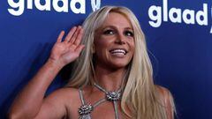 Britney Spears posa en topless y enciende redes sociales