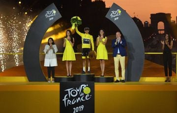 El pedalista del Ineos se convirtió en el primer colombiano en ganar el Tour de Francia. Escribió una página dorada en la historia del ciclismo.