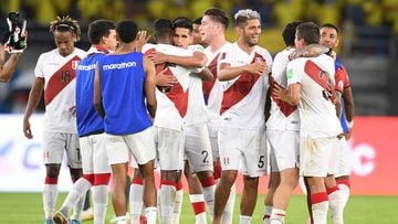 Peru&#039;s players celebrate after defeating Colombia during the South American qualification football match for the FIFA World Cup Qatar 2022 at the Roberto Melendez Metropolitan Stadium in Barranquilla, Colombia, on January 28, 2021. (Photo by DANIEL M