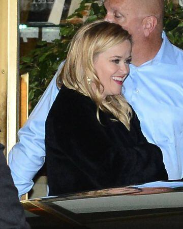 Reese Whiterspoon a su salida del Sunset Hotel