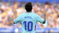 Barcelona&#039;s Argentinian forward Lionel Messi celebrates after scoring during the Spanish league football match Deportivo Alaves vs FC Barcelona at the Mendizorroza stadium in Vitoria on August 26, 2017. / AFP PHOTO / ANDER GILLENEA