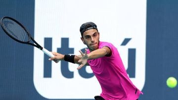 MIAMI GARDENS, FLORIDA - MARCH 29: Francisco Cerundolo of Argentina returns a shot to Jannik Sinner of Italy during the Men's Singles match on Day 10 of the 2022 Miami Open presented by Itaú at Hard Rock Stadium on March 29, 2022 in Miami Gardens, Florida. (Photo by Megan Briggs/Getty Images)