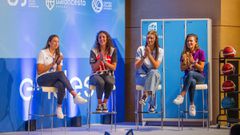 De izquierda a derecha: Maite Cazorla, Mar&iacute;a Ara&uacute;jo, Raquel Carrera y Gaby Ocete, durante la presentaci&oacute;n de la Liga Femenina Endesa.
