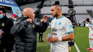 Jorge Sampaoli y Dimitri Payet, entrenador y jugador del Olympique de Marsella, conversan durante un partido de Ligue 1.