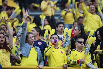 23 de mayo de 2014: Casi 30 mil hinchas se dieron cita en el estadio El Campín para despedir a la Selección Colombia, que se alistaba para encarar el Mundial de Brasil 2014. Las gradas, que habitualmente se visten de rojo y azul, se volverán a vestir de tricolor este viernes, antes de emprender el viaje a Rusia 2018. 
