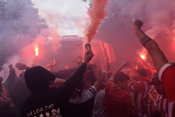 Los seguidores del Sporting de Gijón protagonizaron graves incidentes, con la policía, a la llegada del autobús del Sporting, en las inmediaciones del Molinón. 
